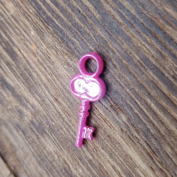 Barbie pink keys to the dream house charm pendant - Picture 1 of 2